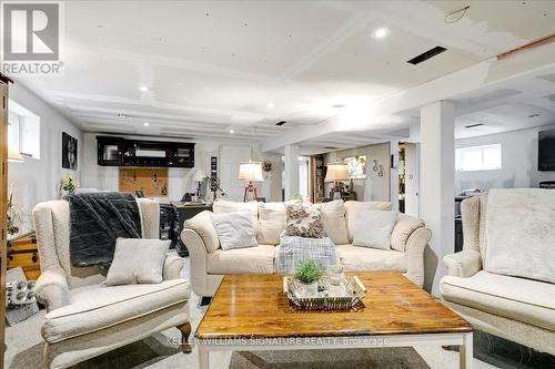 1320 Bunnell Drive, Burlington, ON - Indoor Photo Showing Living Room