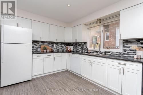 11 Chepstow Gate, London, ON - Indoor Photo Showing Kitchen With Double Sink