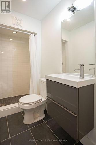 49 Fairleigh Avenue S, Hamilton, ON - Indoor Photo Showing Bathroom