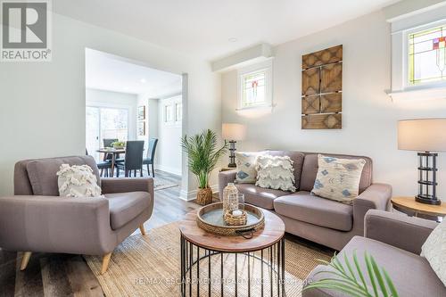 266 Stinson Crescent, Hamilton, ON - Indoor Photo Showing Living Room
