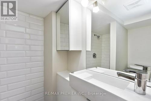 152 Owen Street, Barrie, ON - Indoor Photo Showing Bathroom