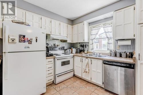 76 - 333 Meadows Boulevard, Mississauga, ON - Indoor Photo Showing Kitchen With Double Sink