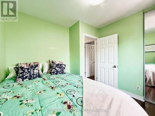 3433 Fellmore Drive, Mississauga, ON - Indoor Photo Showing Bedroom