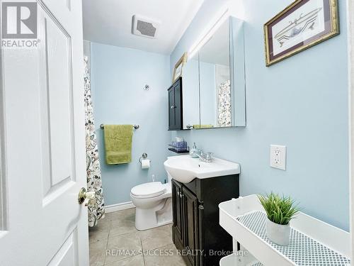 3433 Fellmore Drive, Mississauga, ON - Indoor Photo Showing Bathroom