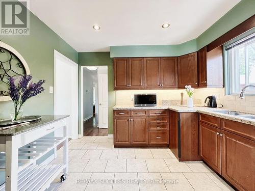 3433 Fellmore Drive, Mississauga, ON - Indoor Photo Showing Kitchen