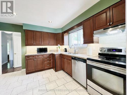 3433 Fellmore Drive, Mississauga, ON - Indoor Photo Showing Kitchen
