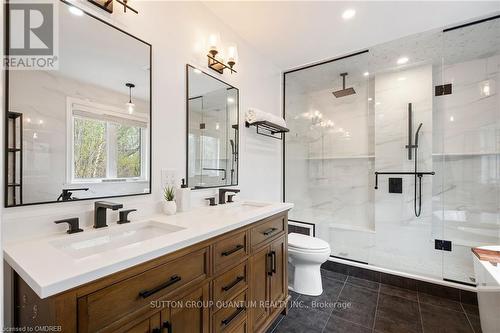 973 Knotty Pine Grove, Mississauga, ON - Indoor Photo Showing Bathroom