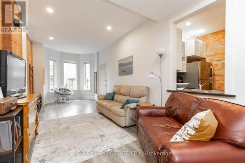 108 Seaton Street, Toronto, ON - Indoor Photo Showing Living Room