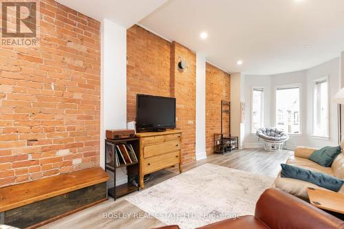 108 Seaton Street, Toronto, ON - Indoor Photo Showing Living Room