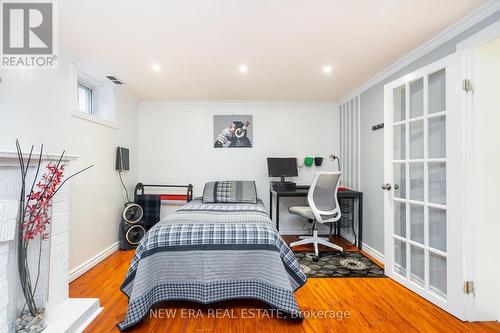 2 Four Oaks Gate, Toronto, ON - Indoor Photo Showing Bedroom