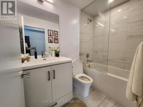 906 - 38 Honeycrisp Crescent, Vaughan, ON - Indoor Photo Showing Bathroom