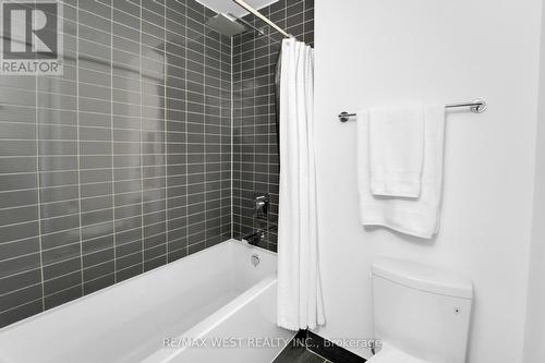 703 - 2916 Highway 7 Road, Vaughan, ON - Indoor Photo Showing Bathroom