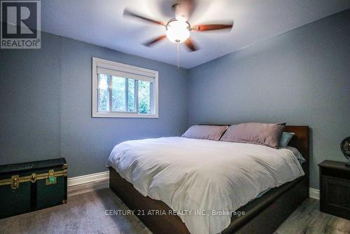 7 Child Drive, Aurora, ON - Indoor Photo Showing Bedroom