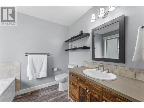 2049 Skyview Crescent, Lumby, BC - Indoor Photo Showing Bathroom