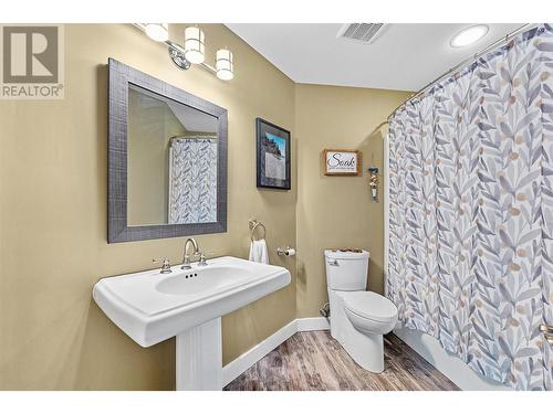 2049 Skyview Crescent, Lumby, BC - Indoor Photo Showing Bathroom