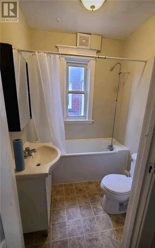 131 First Street W, Cornwall, ON - Indoor Photo Showing Bathroom