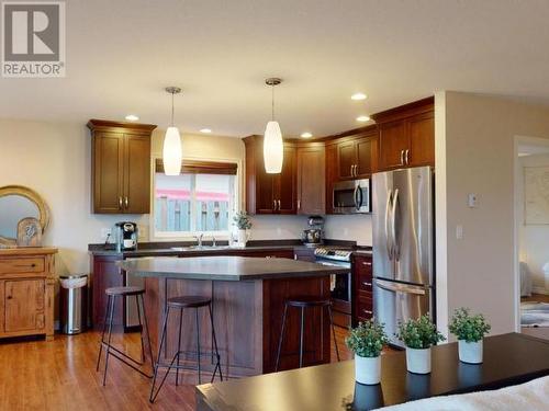 7365 Glacier Street, Powell River, BC - Indoor Photo Showing Kitchen