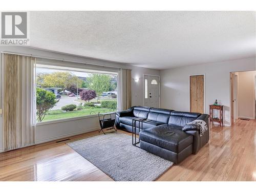 1462 Lombardy Square, Kelowna, BC - Indoor