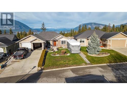 1060 17Th Street Se, Salmon Arm, BC - Outdoor With Facade