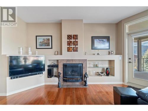 1060 17Th Street Se, Salmon Arm, BC - Indoor Photo Showing Living Room With Fireplace