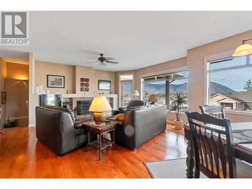 1060 17Th Street Se, Salmon Arm, BC - Indoor Photo Showing Living Room With Fireplace