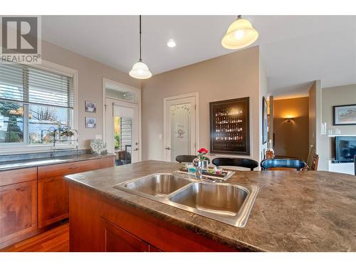 1060 17Th Street Se, Salmon Arm, BC - Indoor Photo Showing Kitchen With Double Sink