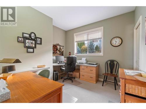 1060 17Th Street Se, Salmon Arm, BC - Indoor Photo Showing Office