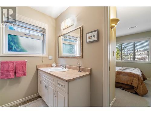 1060 17Th Street Se, Salmon Arm, BC - Indoor Photo Showing Bathroom