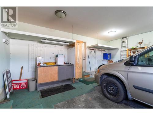 1060 17Th Street Se, Salmon Arm, BC - Indoor Photo Showing Garage