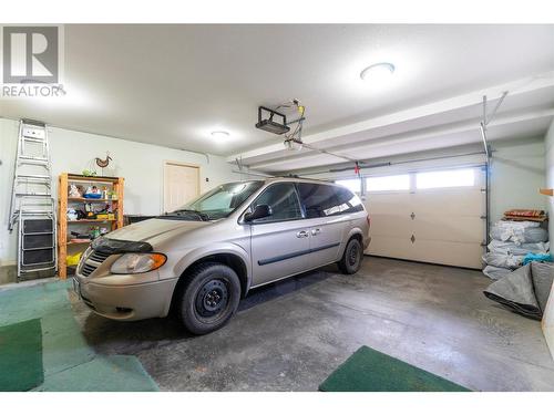 1060 17Th Street Se, Salmon Arm, BC - Indoor Photo Showing Garage