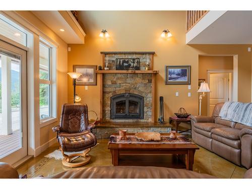 6126 Pippers Lane, Nelson, BC - Indoor Photo Showing Living Room With Fireplace