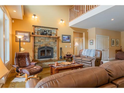 6126 Pippers Lane, Nelson, BC - Indoor Photo Showing Living Room With Fireplace