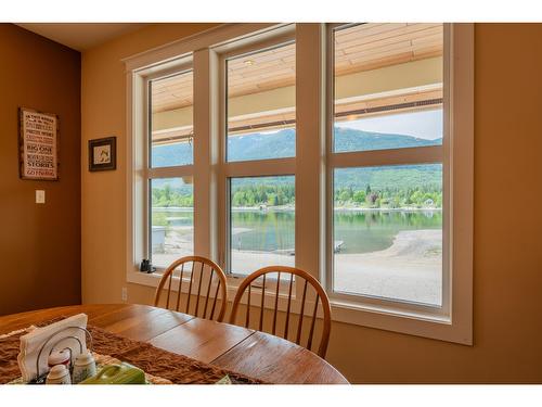 6126 Pippers Lane, Nelson, BC - Indoor Photo Showing Dining Room