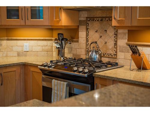 6126 Pippers Lane, Nelson, BC - Indoor Photo Showing Kitchen