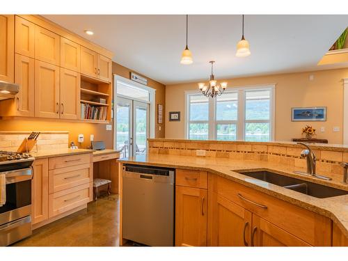 6126 Pippers Lane, Nelson, BC - Indoor Photo Showing Kitchen With Double Sink