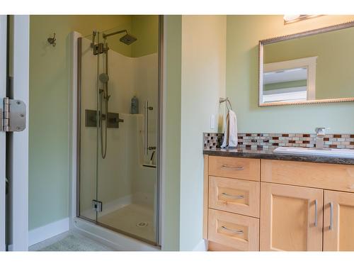 6126 Pippers Lane, Nelson, BC - Indoor Photo Showing Bathroom