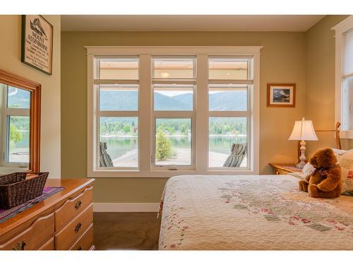6126 Pippers Lane, Nelson, BC - Indoor Photo Showing Bedroom