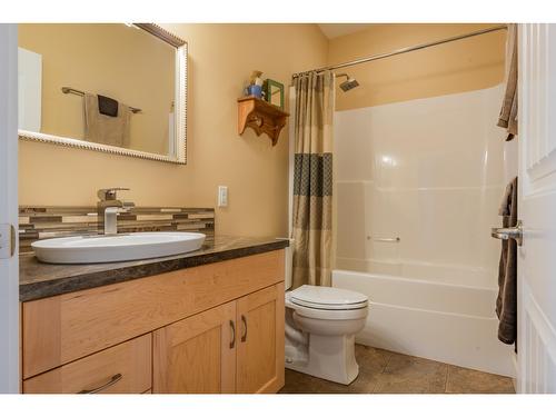 6126 Pippers Lane, Nelson, BC - Indoor Photo Showing Bathroom
