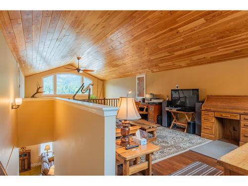6126 Pippers Lane, Nelson, BC - Indoor