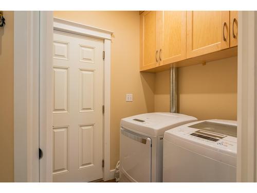 6126 Pippers Lane, Nelson, BC - Indoor Photo Showing Laundry Room