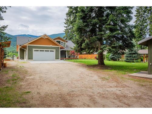 6126 Pippers Lane, Nelson, BC - Outdoor