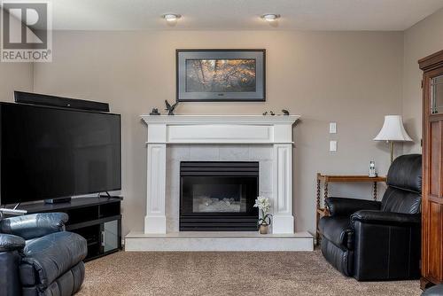 1825 Lipsett Court, Kelowna, BC - Indoor Photo Showing Living Room With Fireplace