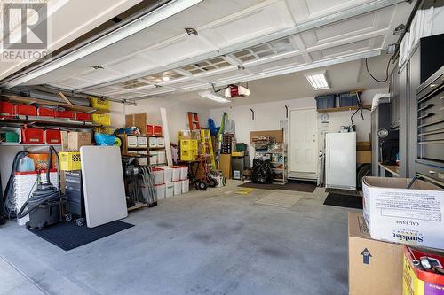 1825 Lipsett Court, Kelowna, BC - Indoor Photo Showing Garage