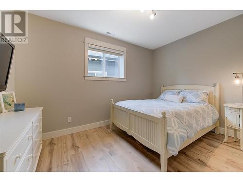1102 Long Ridge Drive, Kelowna, BC - Indoor Photo Showing Bedroom