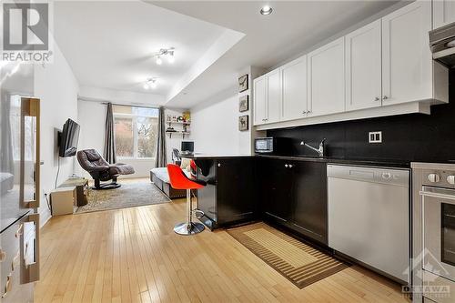 950 Marguerite Avenue Unit#109, Ottawa, ON - Indoor Photo Showing Kitchen