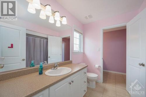 Jack and Jill bath between bedroom 2 and 3 - 570 Pinawa Circle, Ottawa, ON - Indoor Photo Showing Bathroom