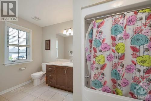 main bath 2nd level - 570 Pinawa Circle, Ottawa, ON - Indoor Photo Showing Bathroom