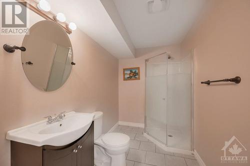 full bath lower level - 570 Pinawa Circle, Ottawa, ON - Indoor Photo Showing Bathroom