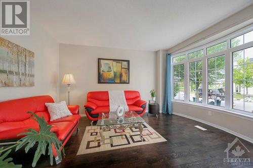 Living room with curved bay window - 570 Pinawa Circle, Ottawa, ON - Indoor Photo Showing Living Room