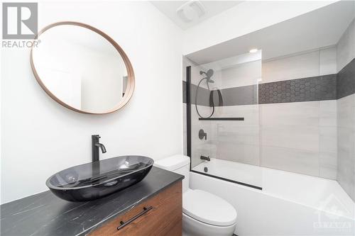 9 Kingsford Crescent, Kanata, ON - Indoor Photo Showing Bathroom